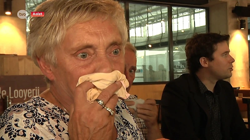 Aalstenaars volgen uitvaart op groot scherm: "Als ik hem tegenkom, schiet ik hem dood"