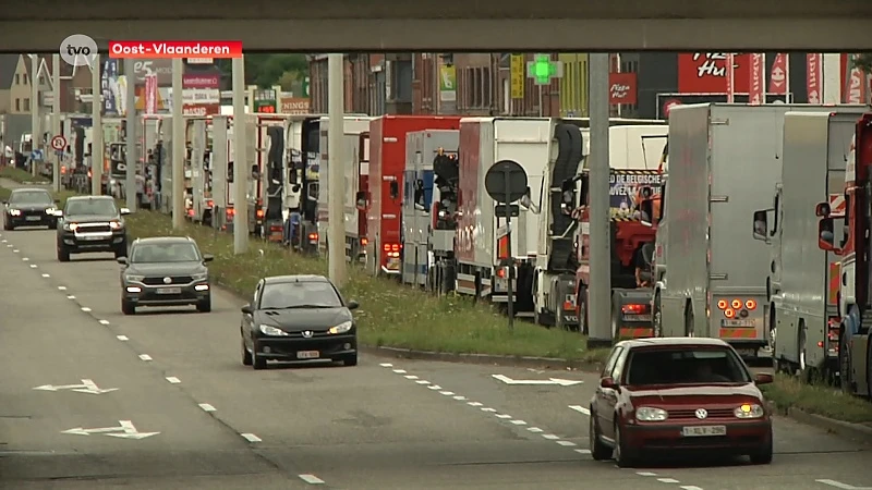 120 foorkramers in konvooi door regio: "Laat kermissen weer toe!"