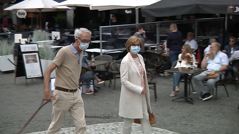 Veiligheidscel Aalst stuurt de mondmaskerplicht bij en vraagt om altijd een masker op zak te hebben