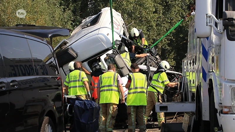 Vrachtwagenchauffeur komt om het leven bij ongeval op E17 in Beervelde