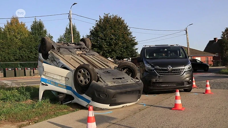 Auto over de kop na aanrijding op Kieldrechtsebaan in Verrebroek