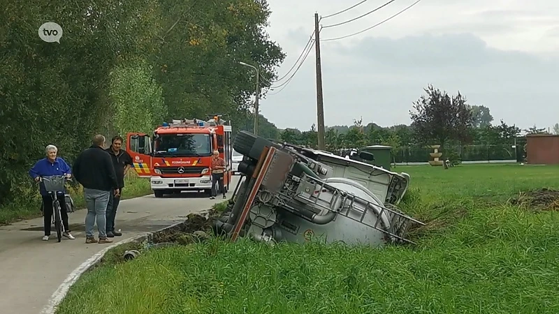 Tankwagen met vloeibare mest kantelt in Kruibeke