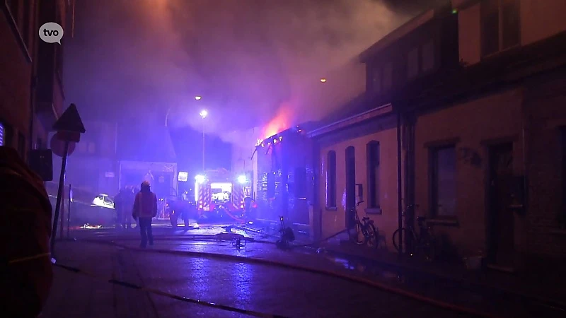 Brandweermannen en bewoner gewond bij uitslaande brand in Aalst