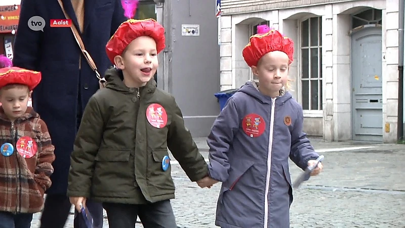 Kinderen gaan op zoek naar Pieten in Sint-Maartenzoektocht in Aalst