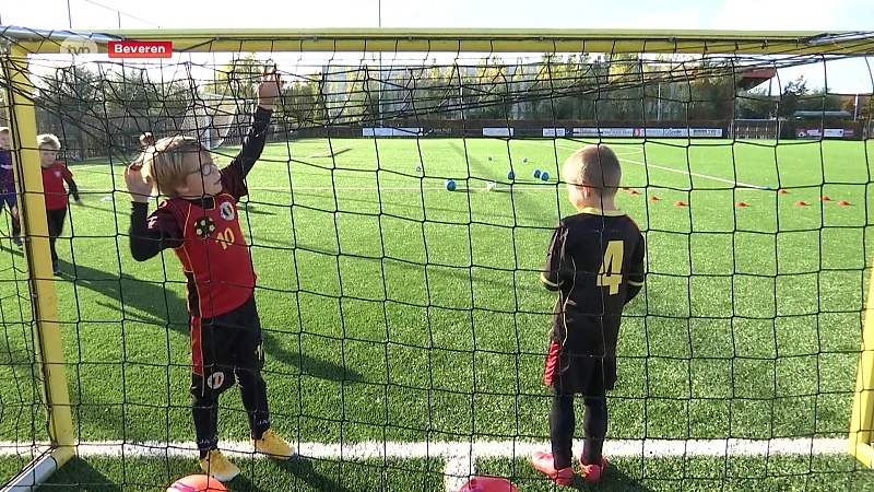 Jonge spelertjes in Beveren blij dat voetbalstage nog kan
