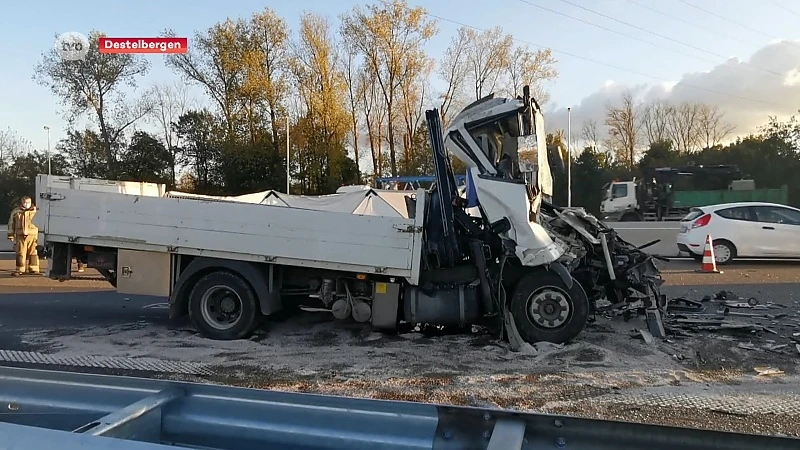 Vrachtwagenbestuurder rijdt in op file en overleeft de klap niet