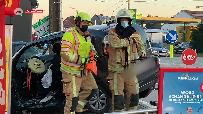 Ouder koppel gekneld in auto bij ongeval in Erpe-Mere