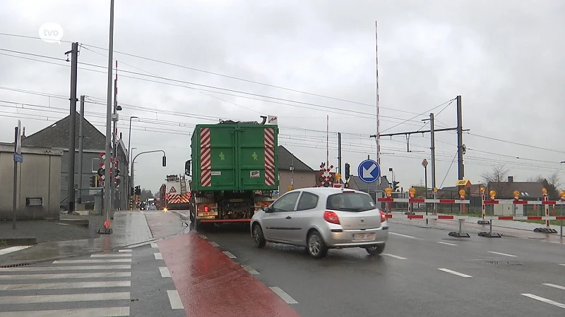 Roggeman: overweg Oudegemsebaan ophogen tot spoorviaduct