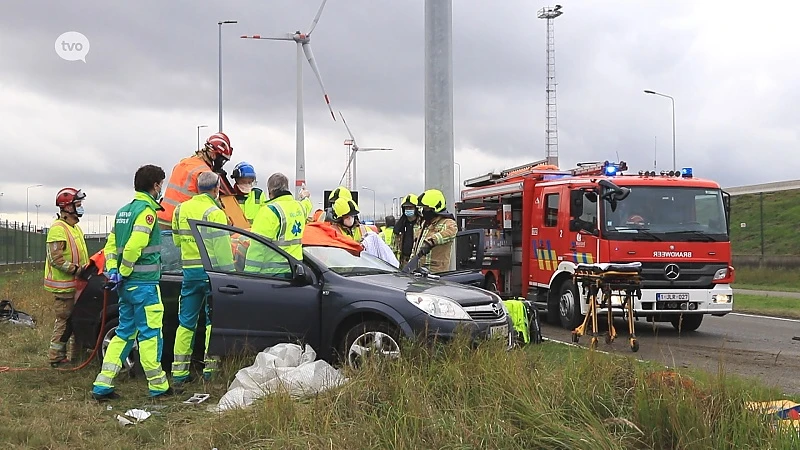 Chauffeur raakt gewond na slippartij op Sint-Antoniusweg in Waaslandhaven