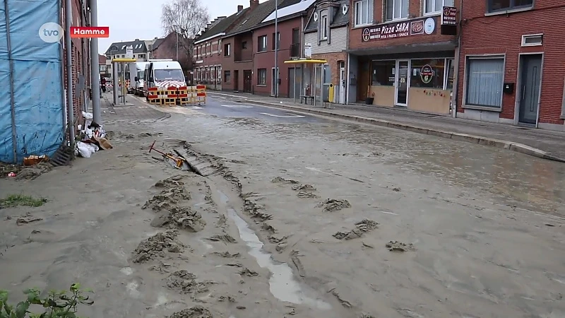 Hamme: Duizenden liters water stromen weg door lek, straat nog tot dinsdag afgesloten