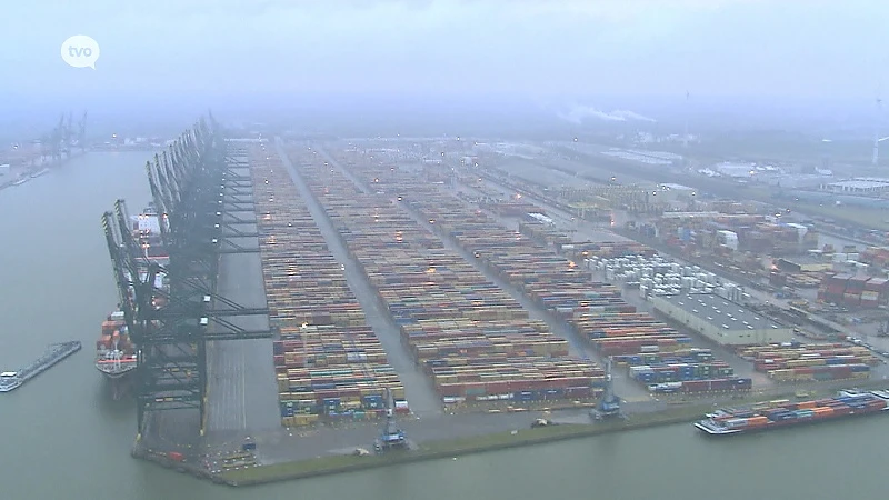 Containers beperken schade voor Antwerpse haven, trafieken voorbije jaar gedaald met 3 procent