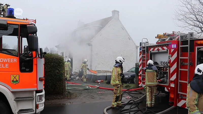 Huis in Overmere onbewoonbaar na hevige brand