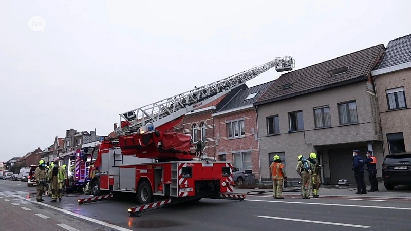 Brand in net gerenoveerde woning in Sint-Niklaas, bewoners ongedeerd