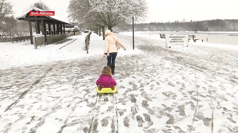 Sneeuwtapijt over onze streek: Wandelschoenen aan en sleeën van onder het stof