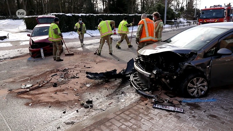 Twee mensen zwaargewond bij verkeersongeval in Steendorp