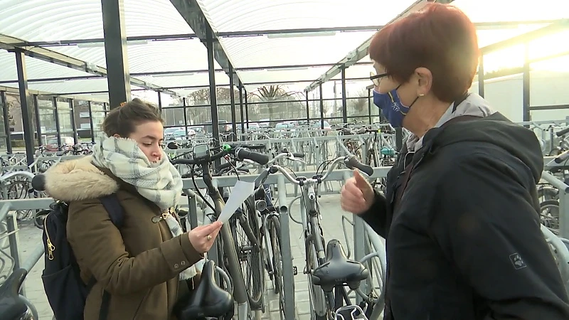 Vlaams Belang Beveren voert actie tegen sluiting stationsloket