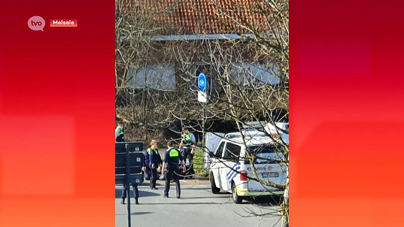 Gestolen voertuig crasht in Beveren, bestuurder probeert te vluchten en ramt politie