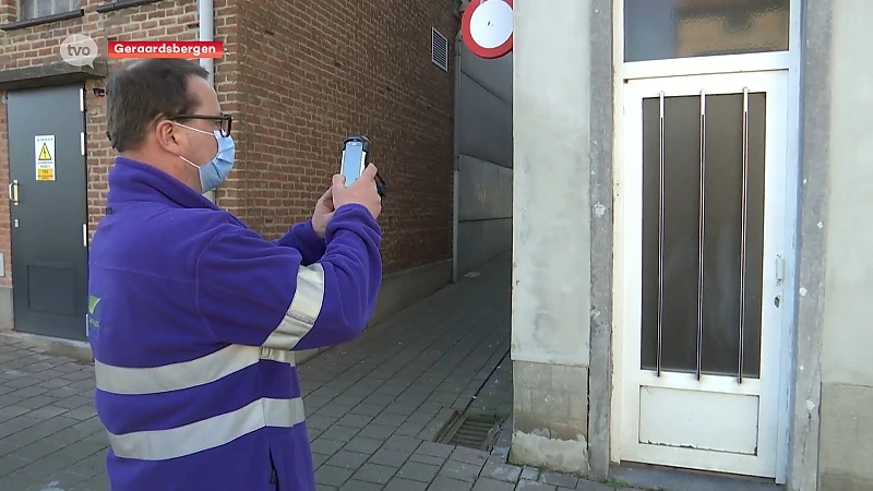 Geen (goed zichtbaar) huisnummer? Dan stopt de Stad Geraardsbergen er eentje in de bus