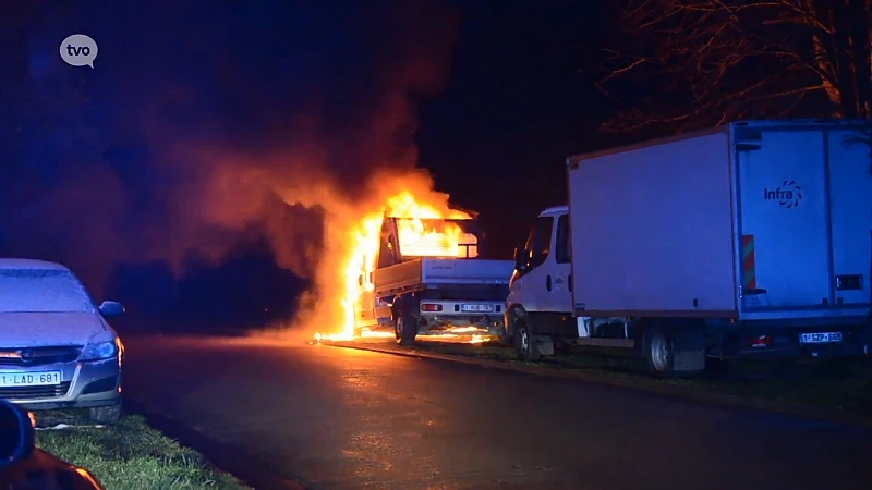 Bestelwagen brandt uit in Lokeren, kwaad opzet niet uitgesloten