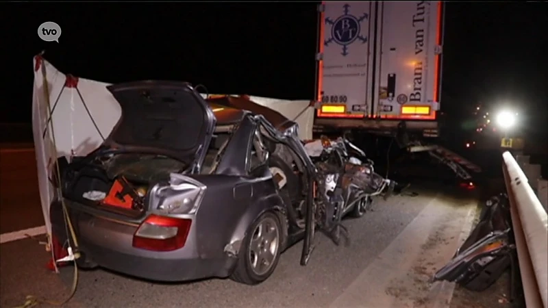 Twee doden na zware crash op E17 in Temse