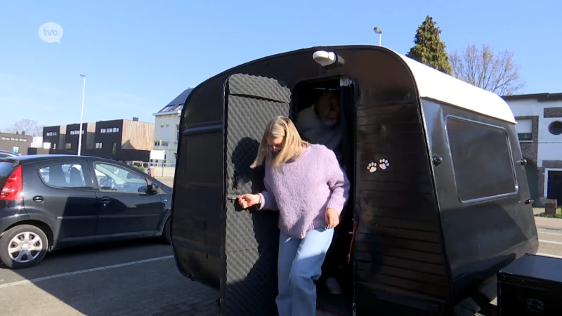 Filmpje meepikken? Ondernemers uit Erpe-Mere parkeren "cinemacaravan" op uw oprit!