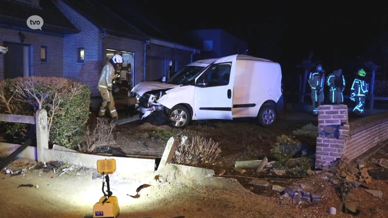 Denderbelle: Dronken bestuurder richt ravage aan na avondklok