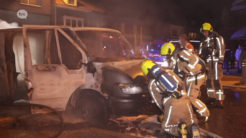 Bestelwagen volledig uitgebrand in Temse