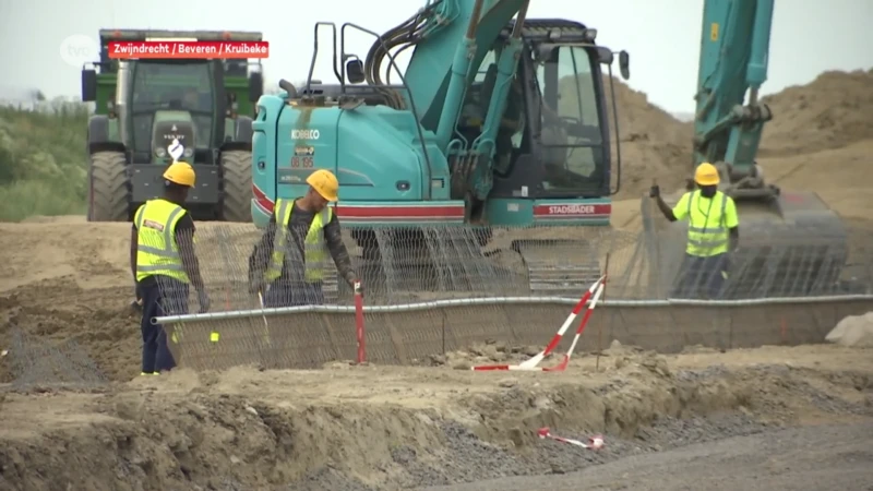 En wat met de vele arbeiders die aan Oosterweel werken? Voorlopig geen ongerustheid zeggen vakbonden: "Maar vragen gaan komen"