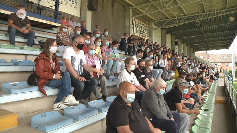 Voetballiefhebbers kunnen favoriete ploegen weer in het stadion aan het werk zien
