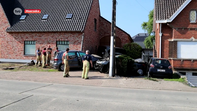 Moerzeke: vier voertuigen en woning beschadigd na zware aanrijding