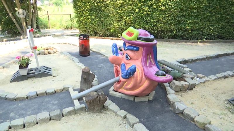 Cafébaas en stamgasten bouwen minigolfterrein uit gerecycleerd materiaal in Temse