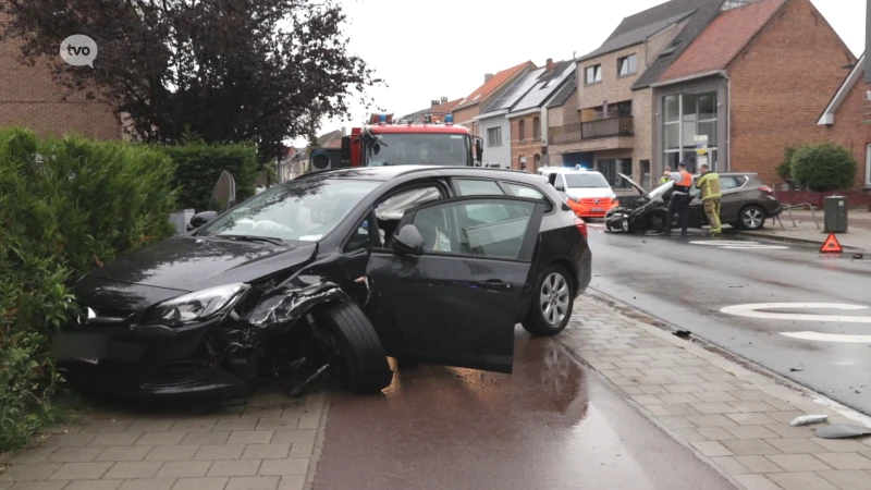 Zwaargewond na frontale aanrijding in Vossekotstraat in Sint-Niklaas