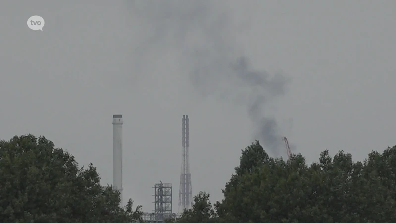 Zwarte rookpluim na technische storing bij Total