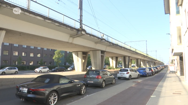Troosteloze spoorwegbrug moet aantrekkelijke toegangspoort worden