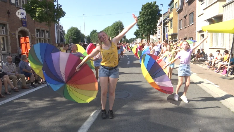 Bloemencorso trekt weer door de straten van Sint-Gillis-Bij-Dendermonde