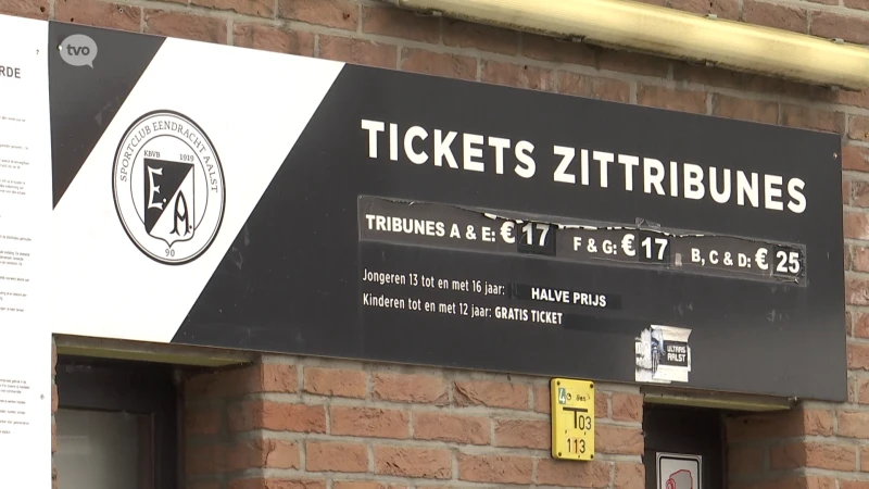 Binnen met Covid Safe Ticket in het Pierre Cornelisstadion