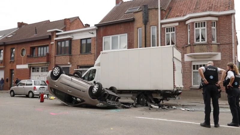 Zele: Dronken vrouw knalt tegen geparkeerde bestelwagen aan