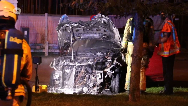 Auto brandt uit in Aalst in verdachte omstandigheden