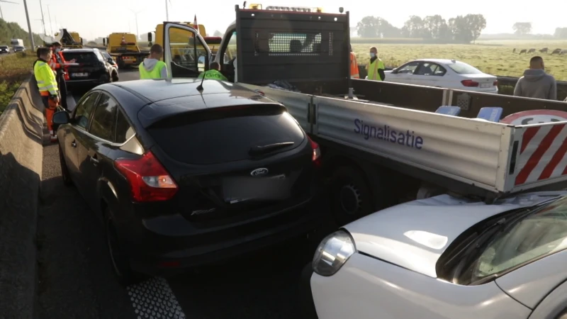 Vijf voertuigen op elkaar op E17 in Kruibeke