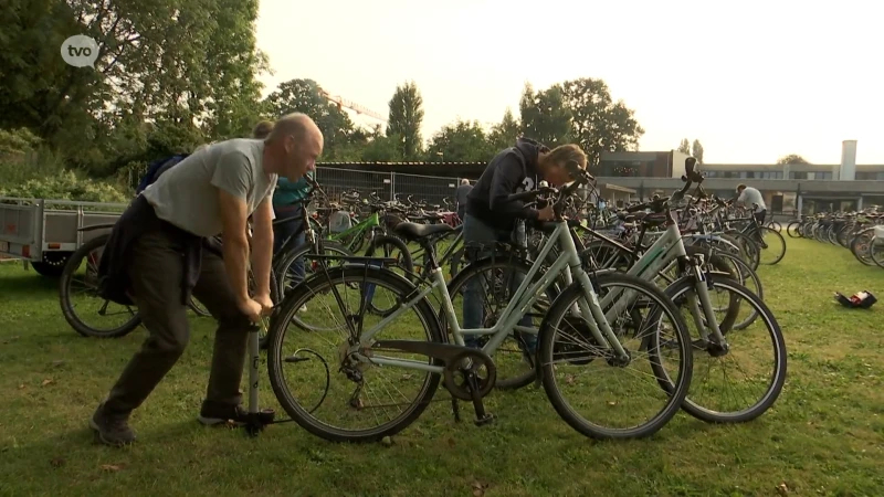 Scholieren in Lede krijgen fietsen na controle meteen ook hersteld