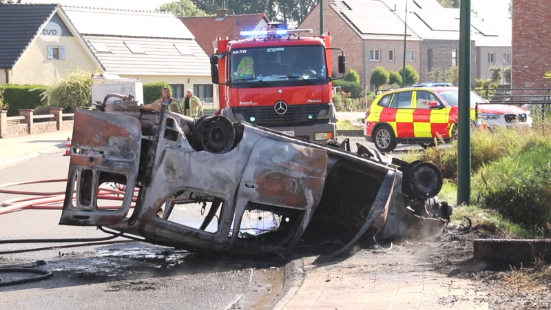 Moorsel: Omstaanders redden bestuurder uit brandend voertuig