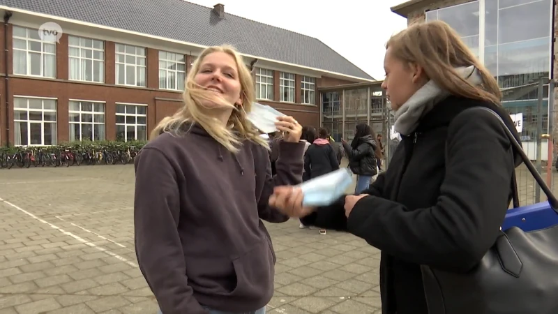 Mondmaskers op school moeten niet meer: opluchting bij de ene, verwarring voor de andere