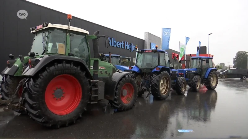 Boeren voeren actie tegen lage supermarktprijzen, ook bij Albert Heijn in Sint-Niklaas