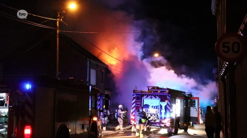 Uitslaande brand verwoest twee woningen in Berlare