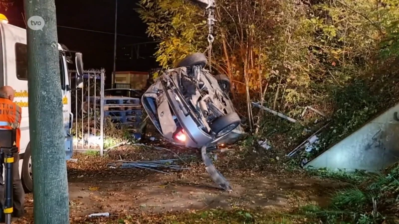 Aalst: bestuurster valt in slaap en dondert van brug af