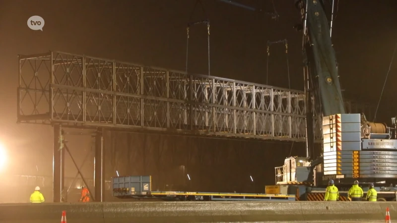 Tijdelijke fietsersbrug over E34 in Zwijndrecht afgebroken