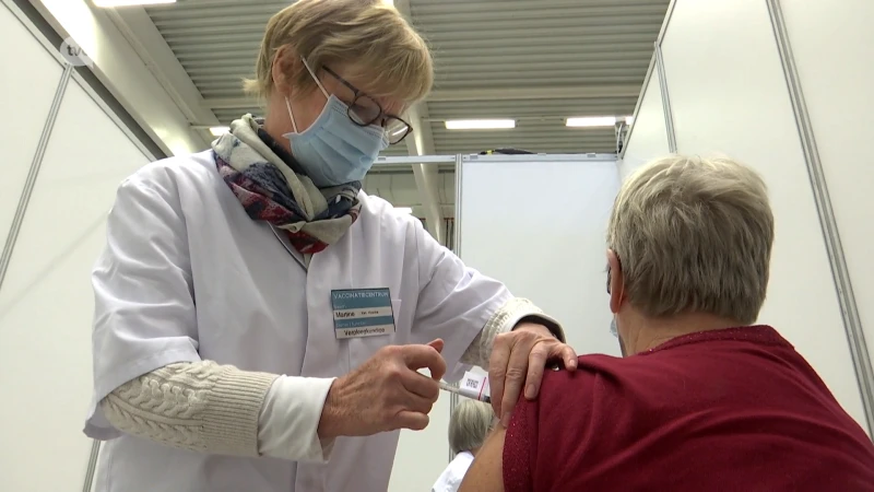 Helft vaccinatiecentra komt terug op vakantieplannen en openen toch meer dagen in kerstvakantie