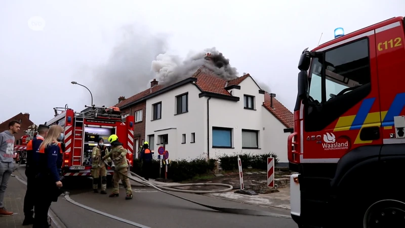 Hevige brand beschadigt pas gerenoveerde woning in Temse, huis onbewoonbaar