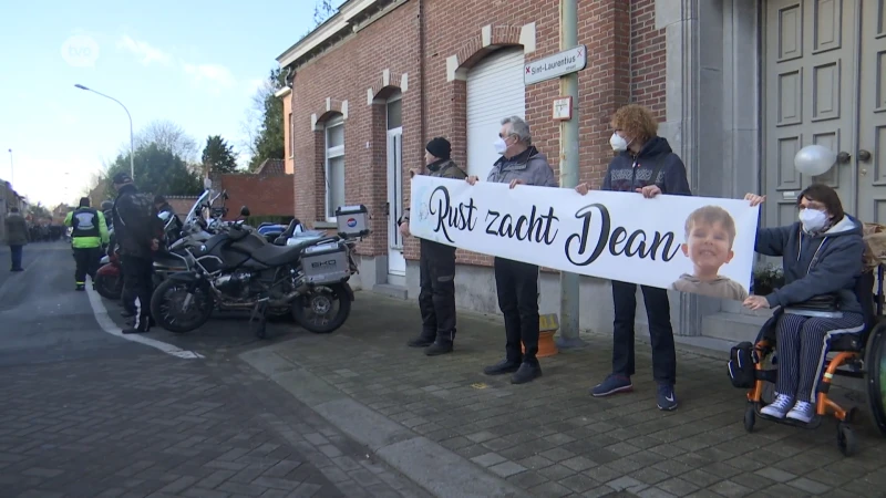 Ingetogen afscheid van 4-jarige Dean in Sint-Laurentiuskerk in Verrebroek