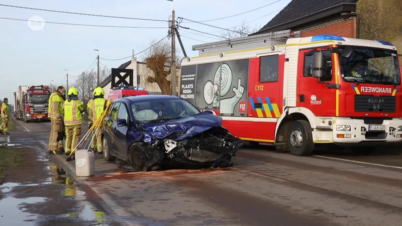 Autobestuurder zwaargewond na aanrijding met lijnbus in Kieldrecht